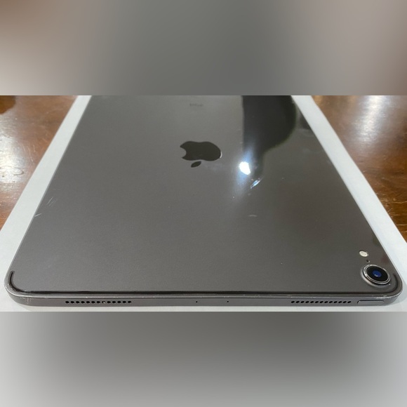 256GB iPad Pro 11-inch (3rd Generation) Wi-Fi - Picture 7 of 16